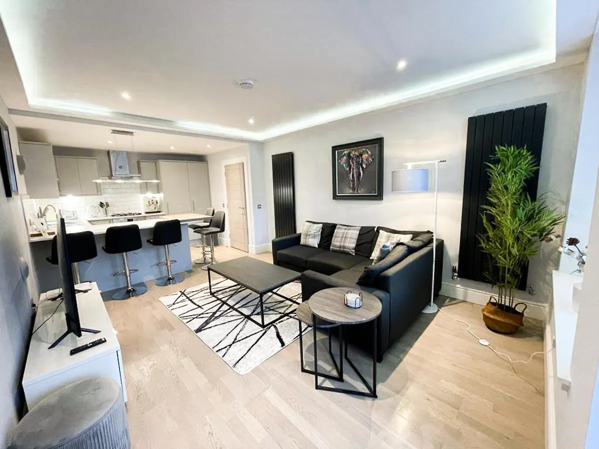 Modern 3 Bedroom Apartment, West End Edinburgh Apartman