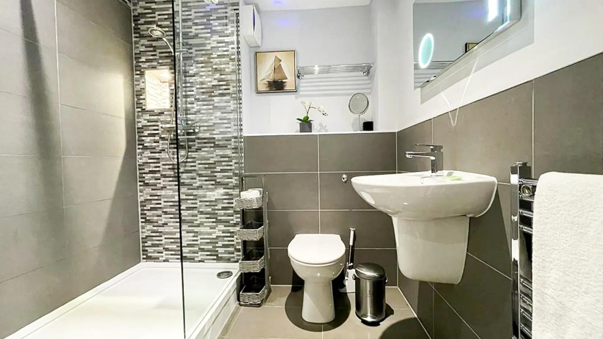 Modern 3 Bedroom Apartment, West End Эдинбург