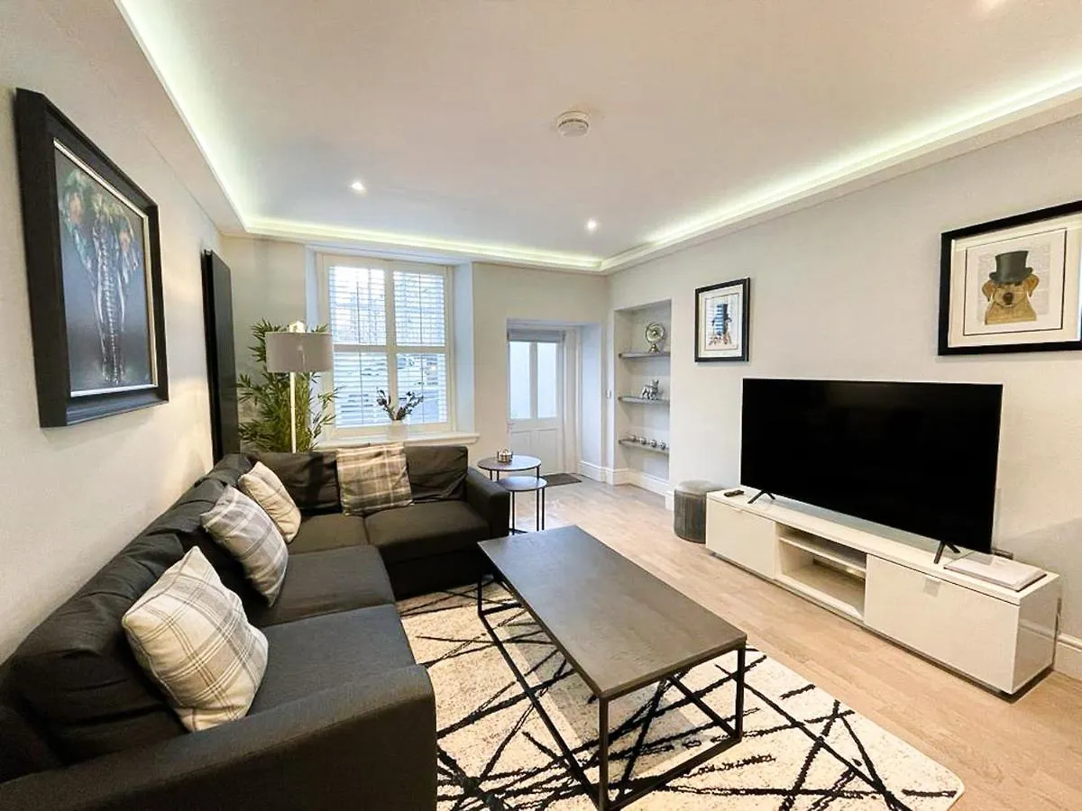 Modern 3 Bedroom Apartment, West End Эдинбург 0*,  Великобритания